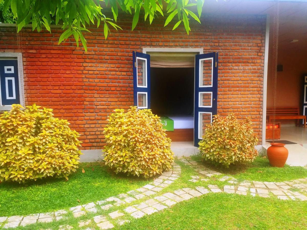 Honey Tree Polonnaruwa Hotel Buitenkant foto